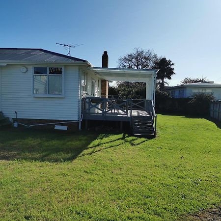 White Weather Board House Auckland Exterior photo